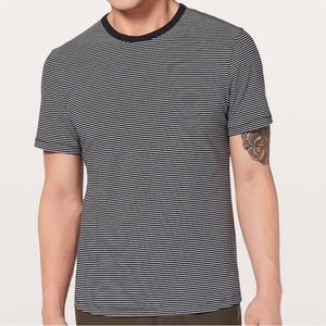 Lululemon 5 year basic tee M